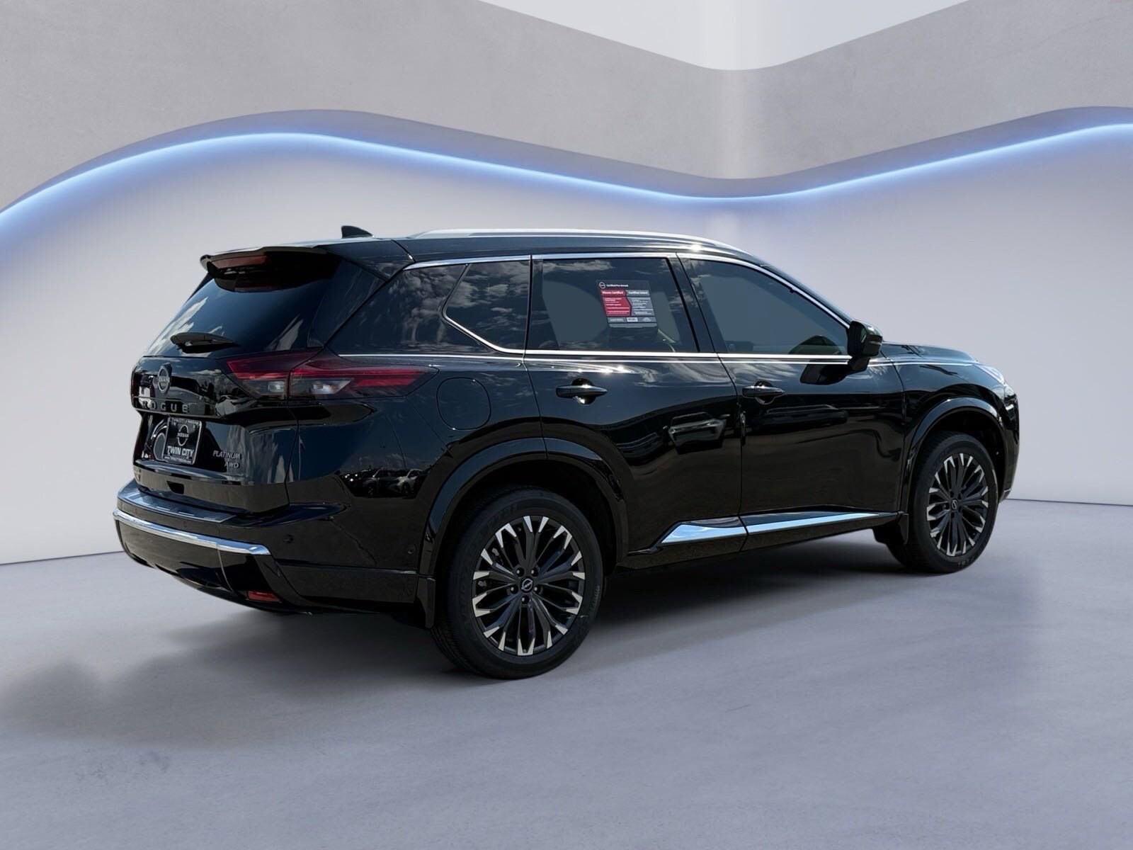 2024 Nissan Rogue Platinum photo 2