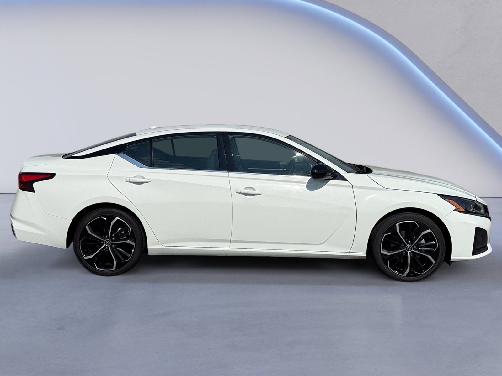 2023 Nissan Altima 2.5 SR photo 2