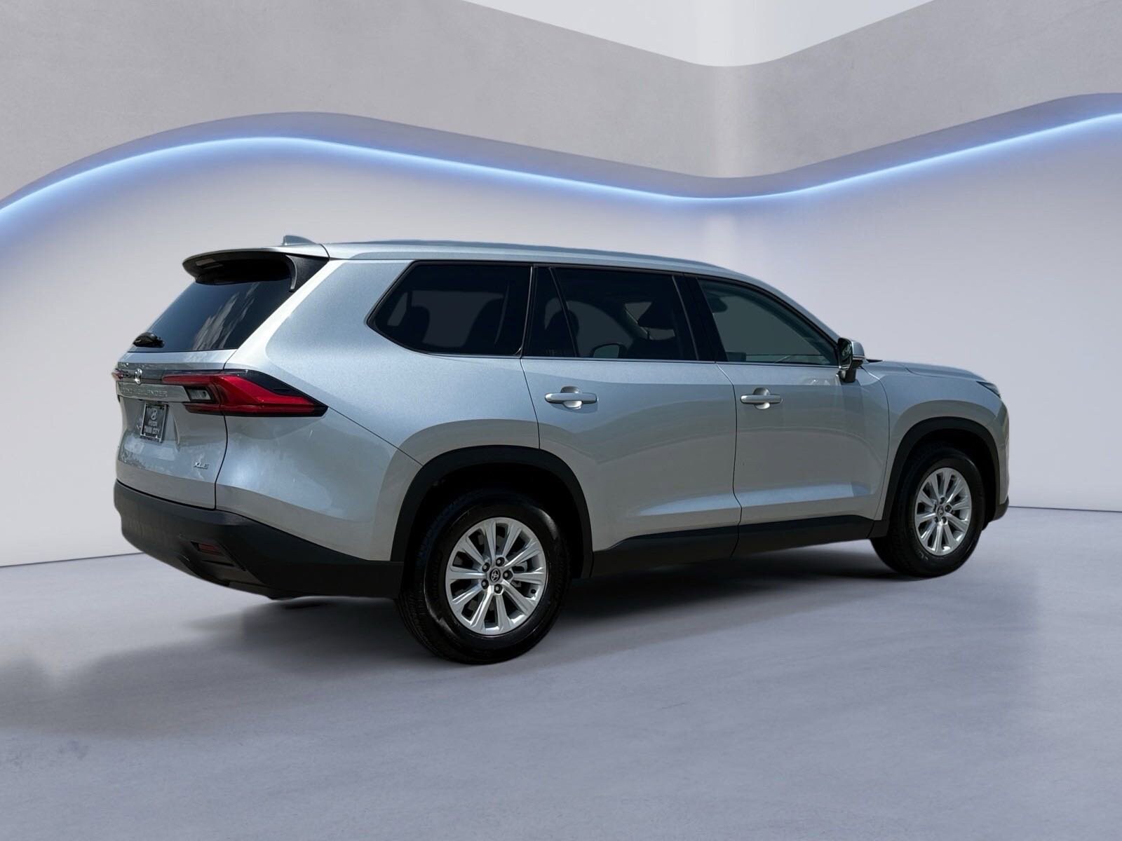 2024 Toyota Grand Highlander XLE AWD photo 2