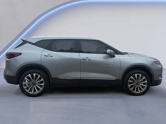 2024 Chevrolet Blazer Base photo 2