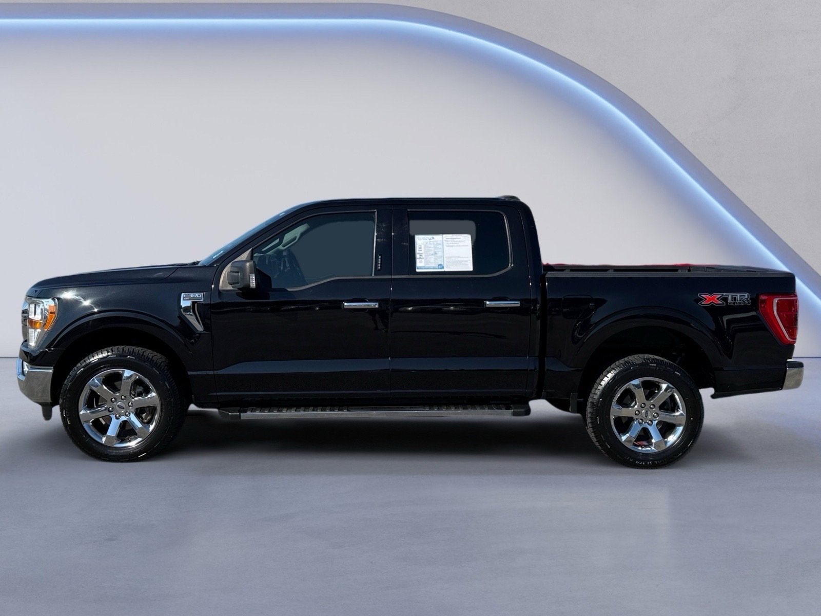 2021 Ford F-150 XLT photo 2