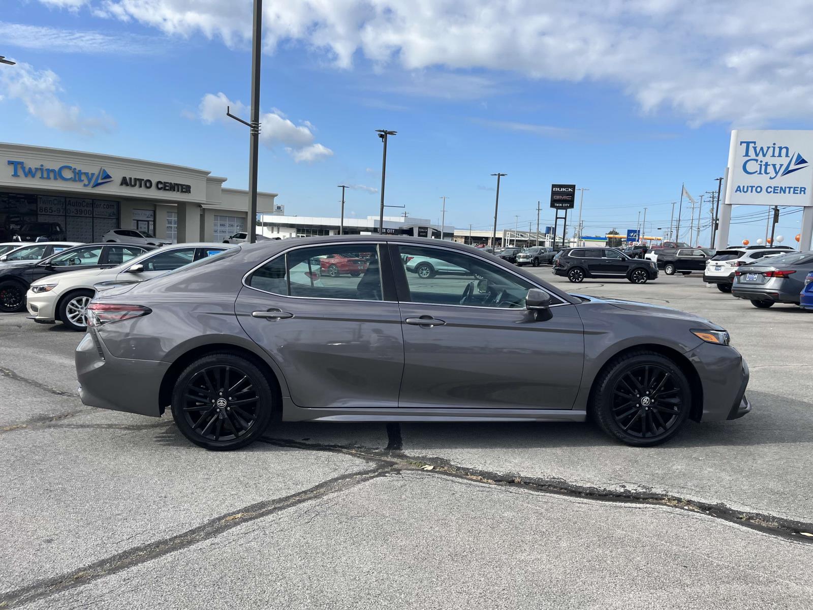 2023 Toyota Camry SE photo 3