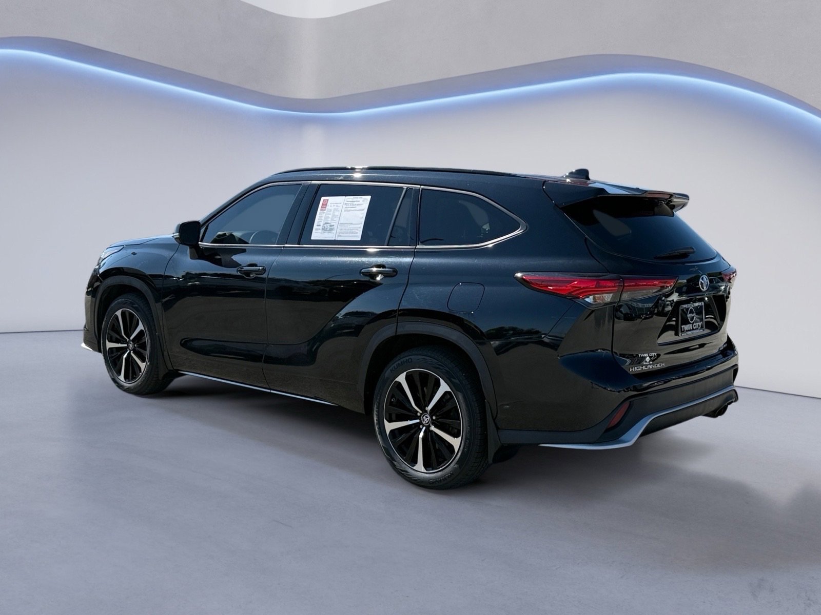 2021 Toyota Highlander XSE photo 3