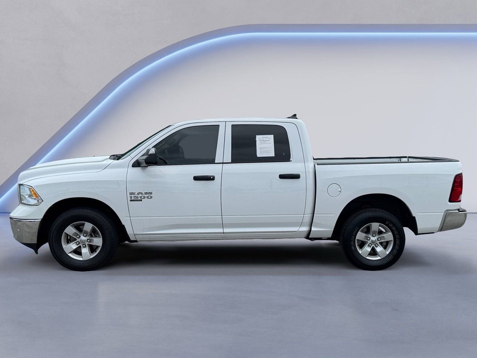 2023 Ram 1500 Classic SLT photo 4