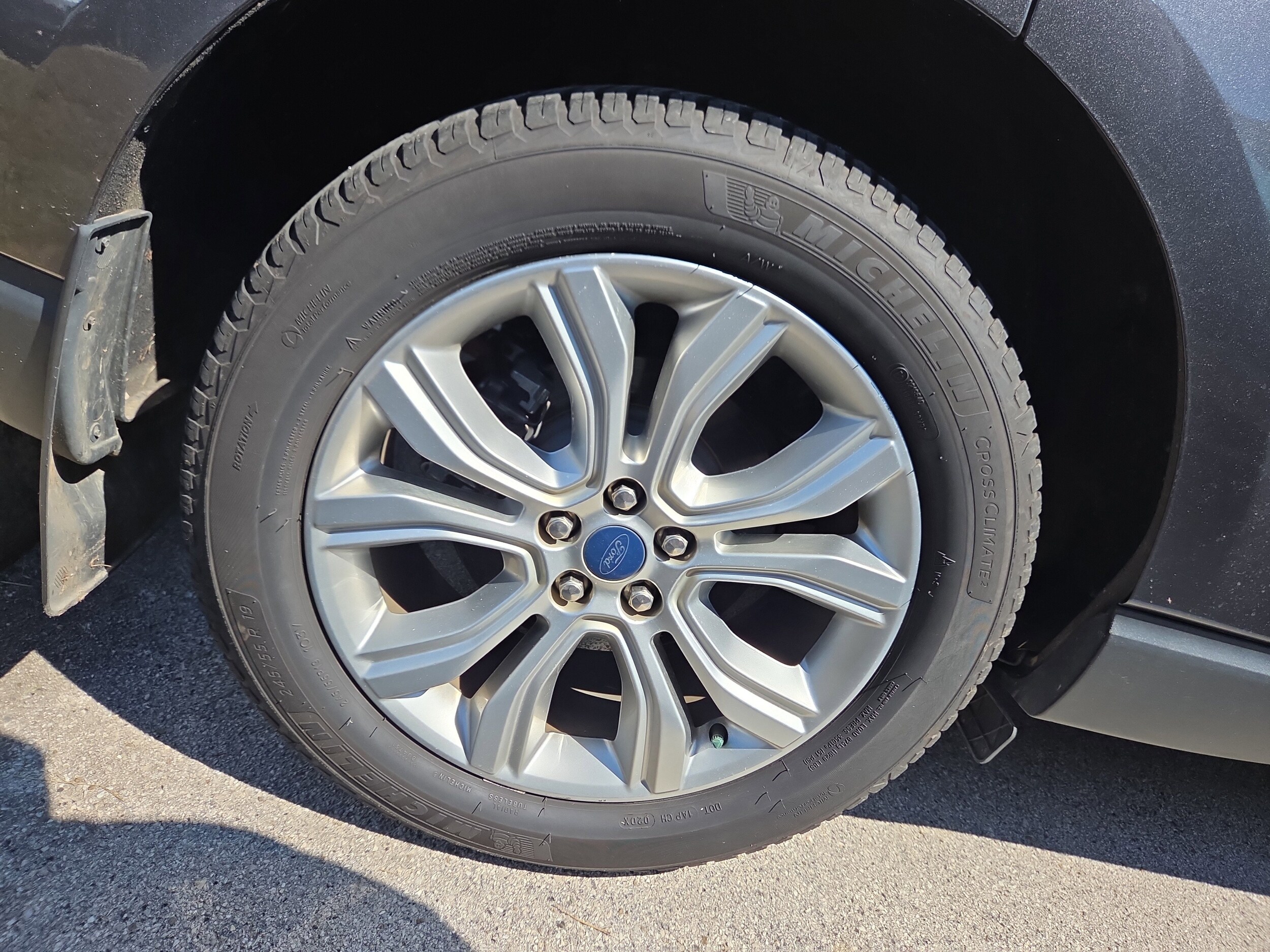 2020 Ford Edge Titanium photo 3
