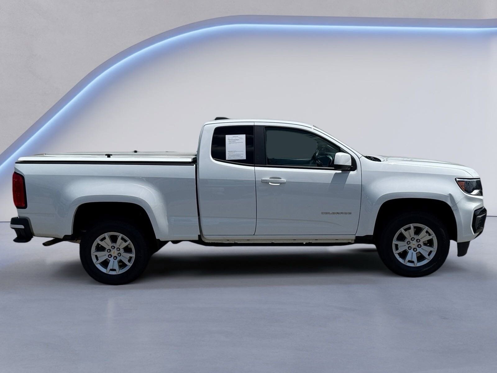2022 Chevrolet Colorado LT photo 2