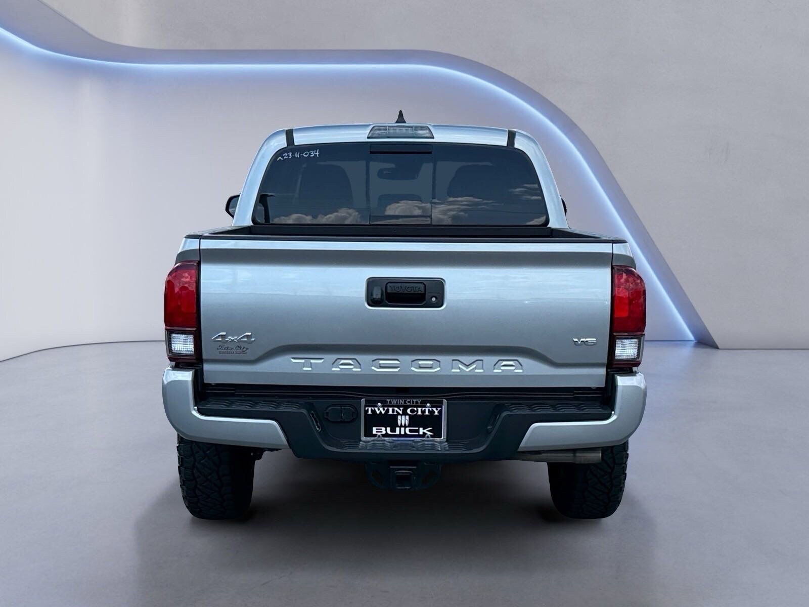 2023 Toyota Tacoma SR5 Double Cab V6 photo 4
