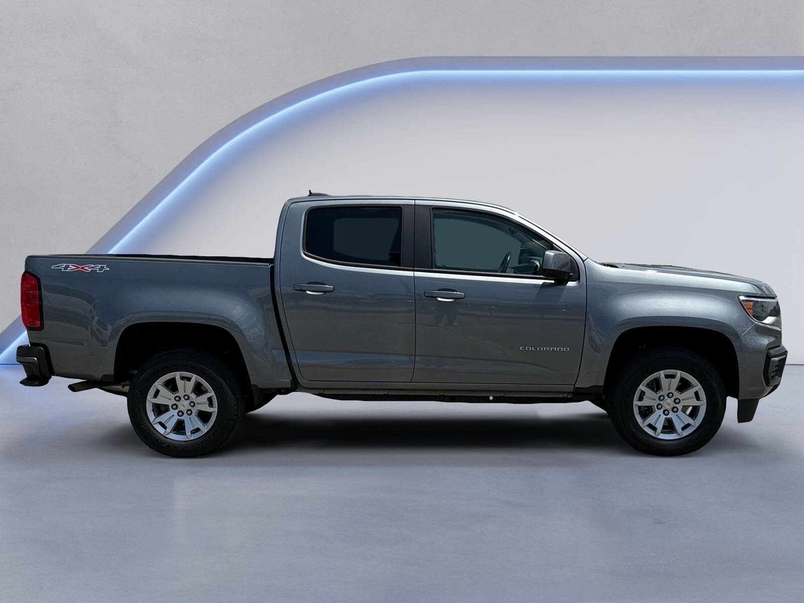 2022 Chevrolet Colorado LT photo 2