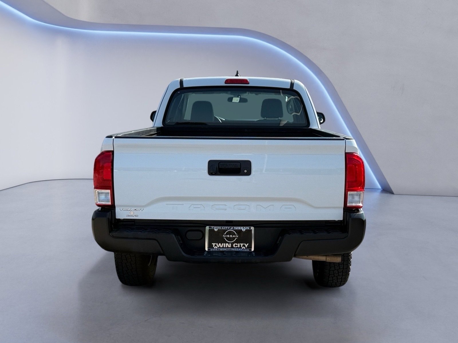 2017 Toyota Tacoma SR photo 4