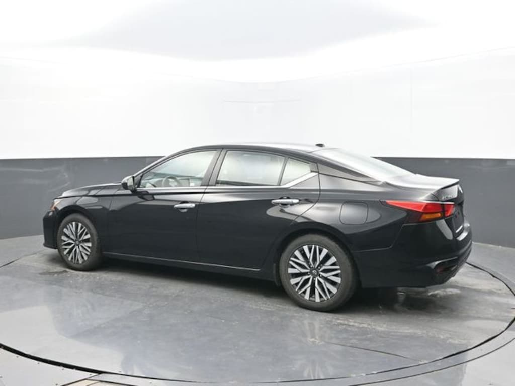 Used 2024 Nissan Altima 2.5 SV Sedan