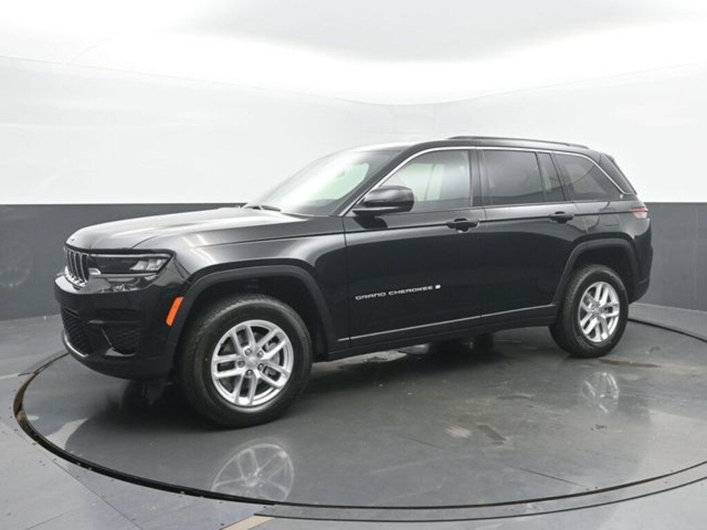 New 2026 Jeep Grand Cherokee Laredo 4x4 Sport Utility