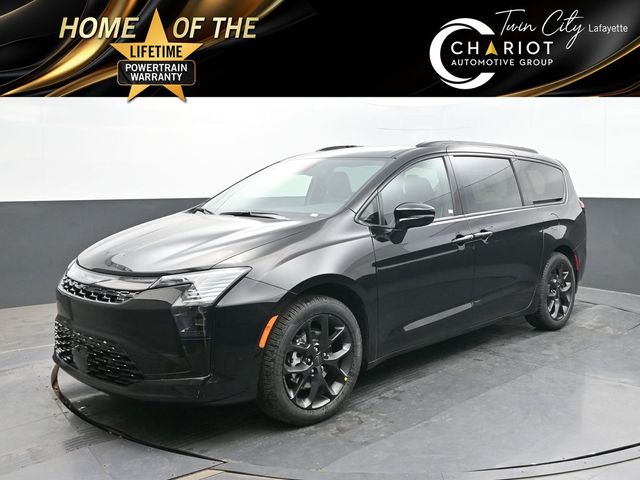 2027 Chrysler Pacifica Limited's photo