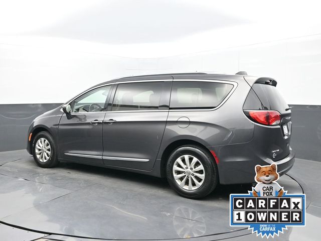 2018 Chrysler Pacifica Touring L photo 3