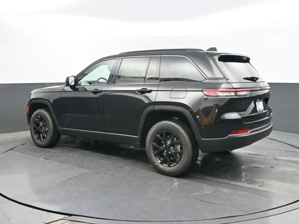 New 2026 Jeep Grand Cherokee Laredo Altitude Sport Utility