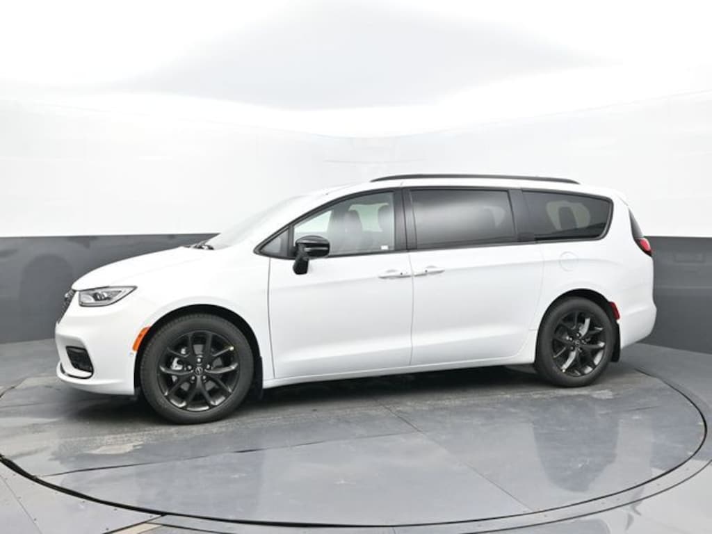 New 2026 Chrysler Pacifica Limited Passenger Van