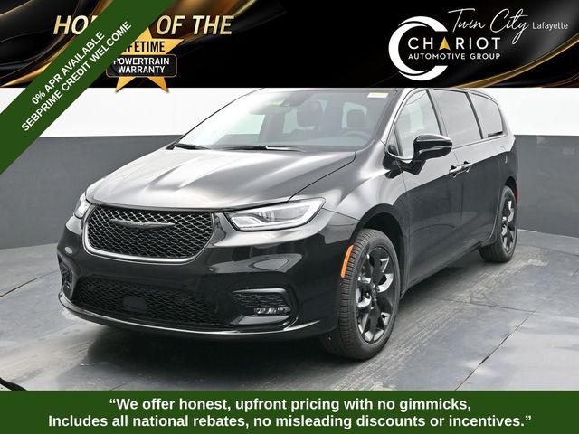 2026 Chrysler Pacifica Select AWD's photo