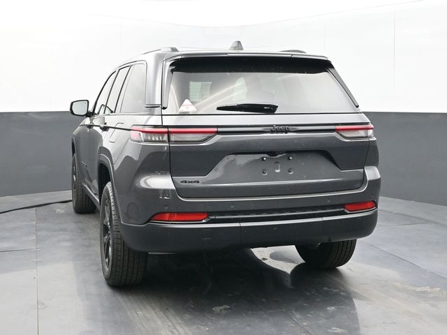 2025 Jeep Grand Cherokee Laredo Altitude photo 3