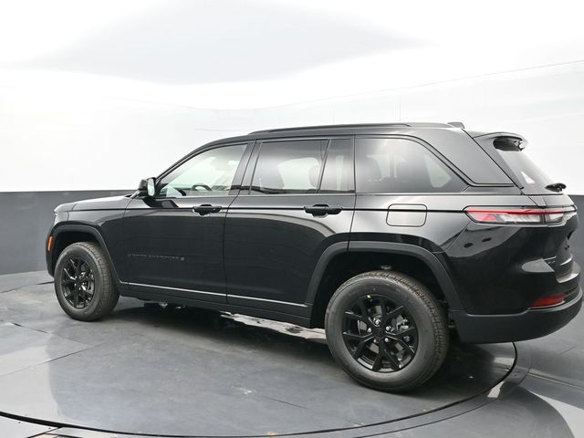 2025 Jeep Grand Cherokee Laredo Altitude photo 3