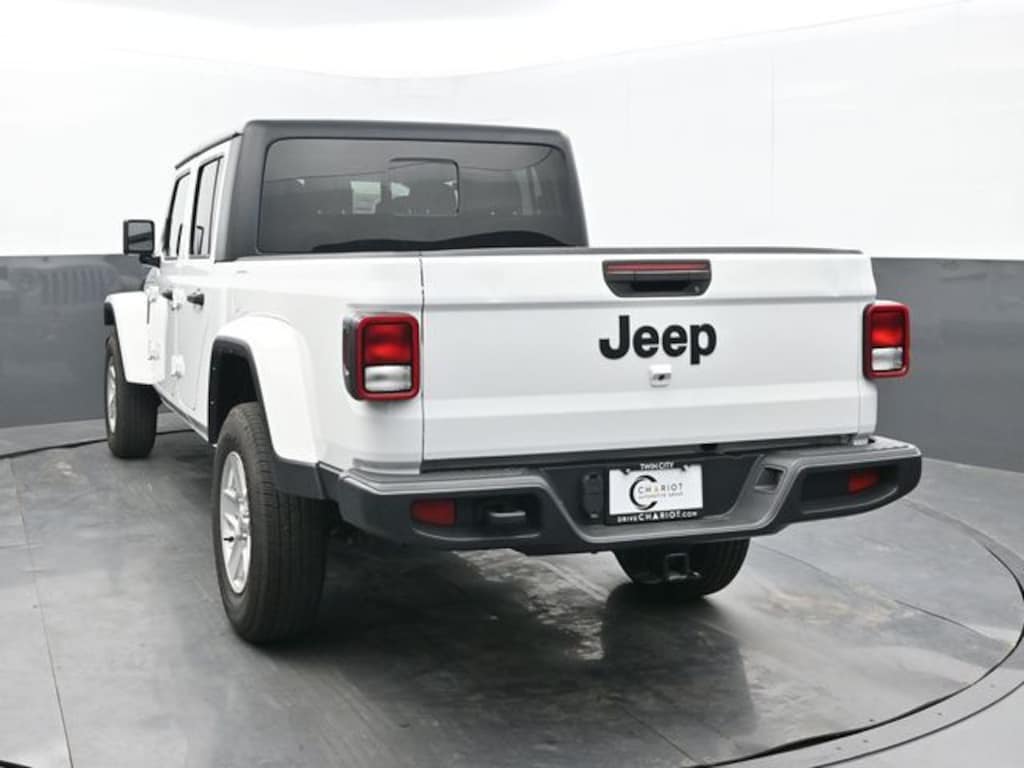 Used 2022 Jeep Gladiator Sport Truck