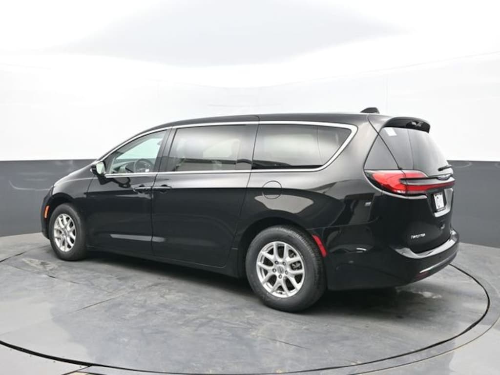 Used 2024 Chrysler Pacifica Touring L Minivan/Van