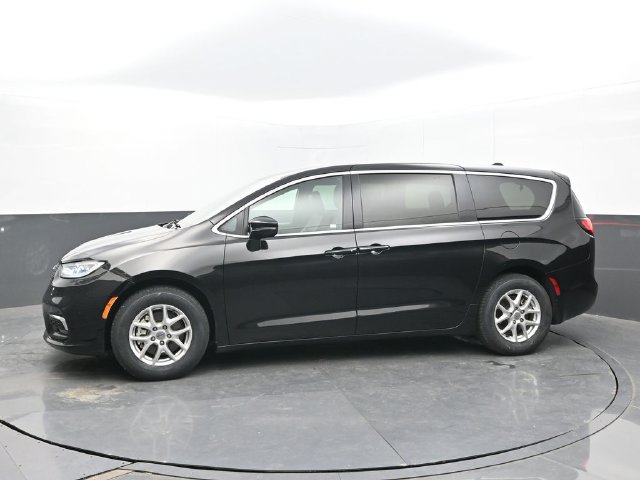 Used 2025 Chrysler Pacifica Select Minivan/Van