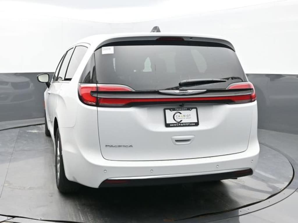 New 2026 Chrysler Pacifica Select Passenger Van