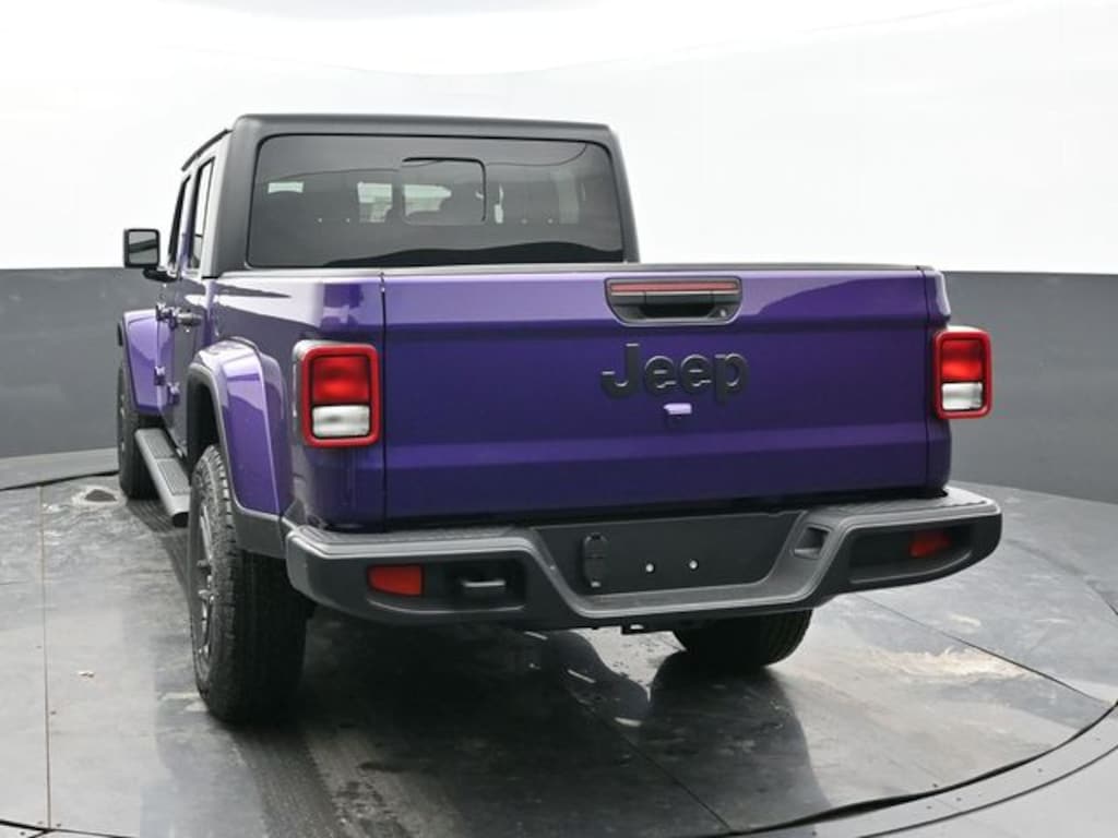 New 2026 Jeep Gladiator Sport S Pickup