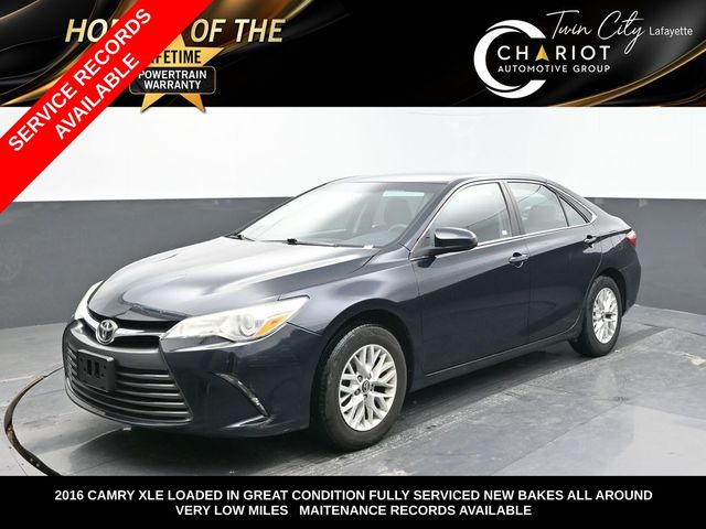 2016 Toyota Camry LE's photo