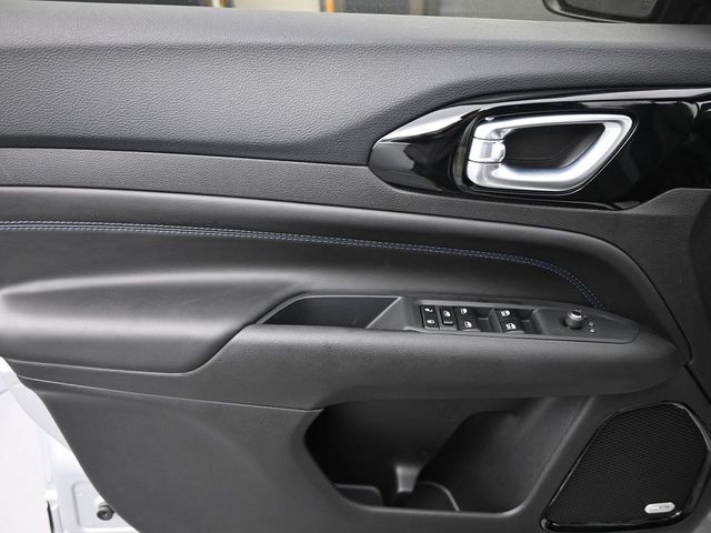2025 Jeep Compass Limited - Photo 12