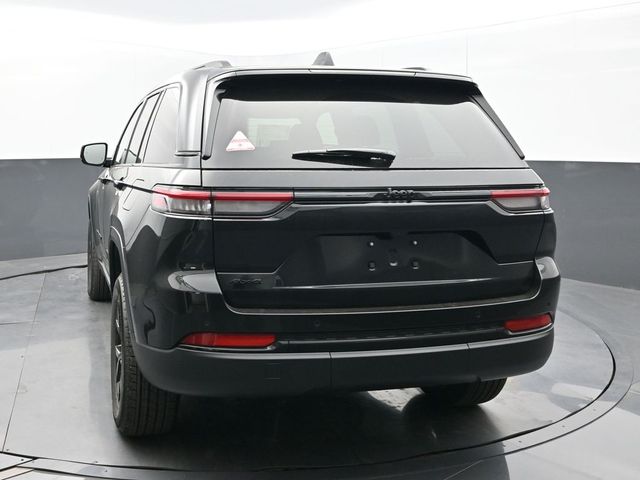 2025 Jeep Grand Cherokee Laredo Altitude photo 4
