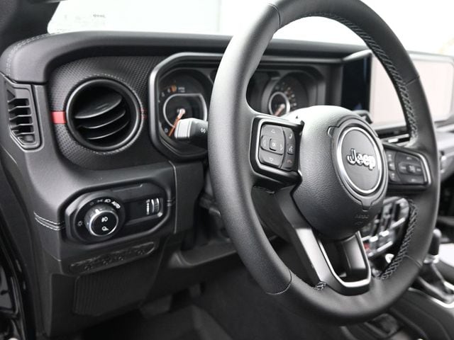 2025 Jeep Gladiator Rubicon - Photo 11