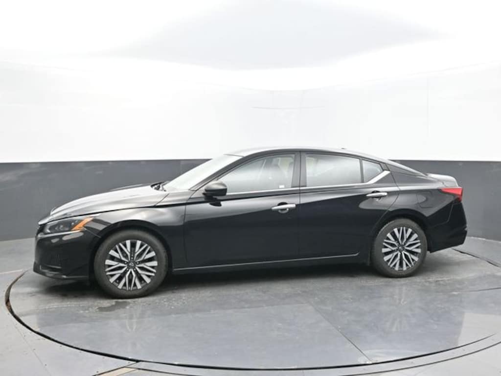 Used 2024 Nissan Altima 2.5 SV Sedan