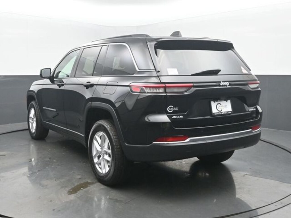 New 2026 Jeep Grand Cherokee Laredo 4x4 Sport Utility