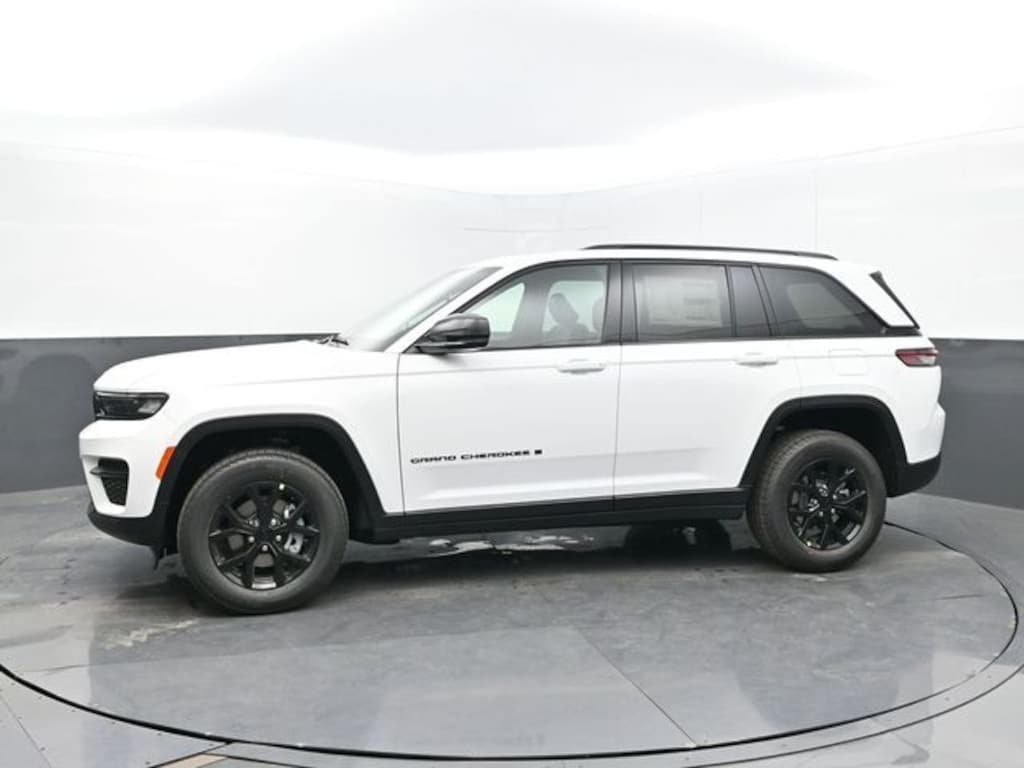 New 2025 Jeep Grand Cherokee Laredo Sport Utility