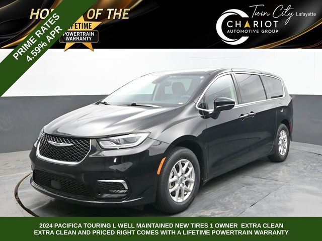 2024 Chrysler Pacifica Touring L's photo