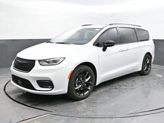 2025 Chrysler Pacifica Limited Passenger Van