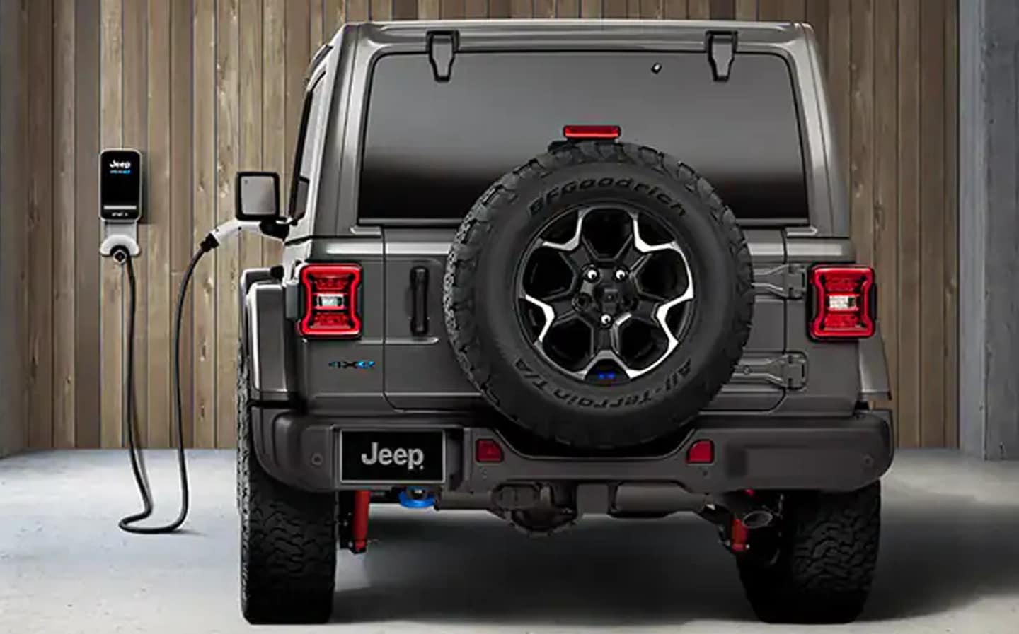 2023-Wrangler-4xe-charging2.png