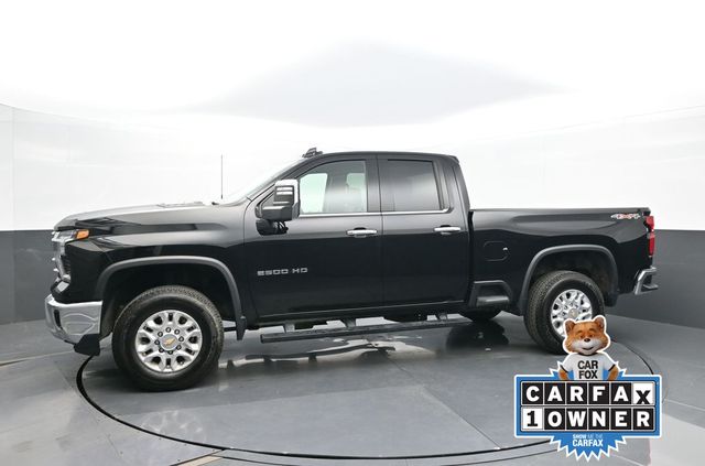 2024 Chevrolet Silverado 2500HD LTZ photo 2