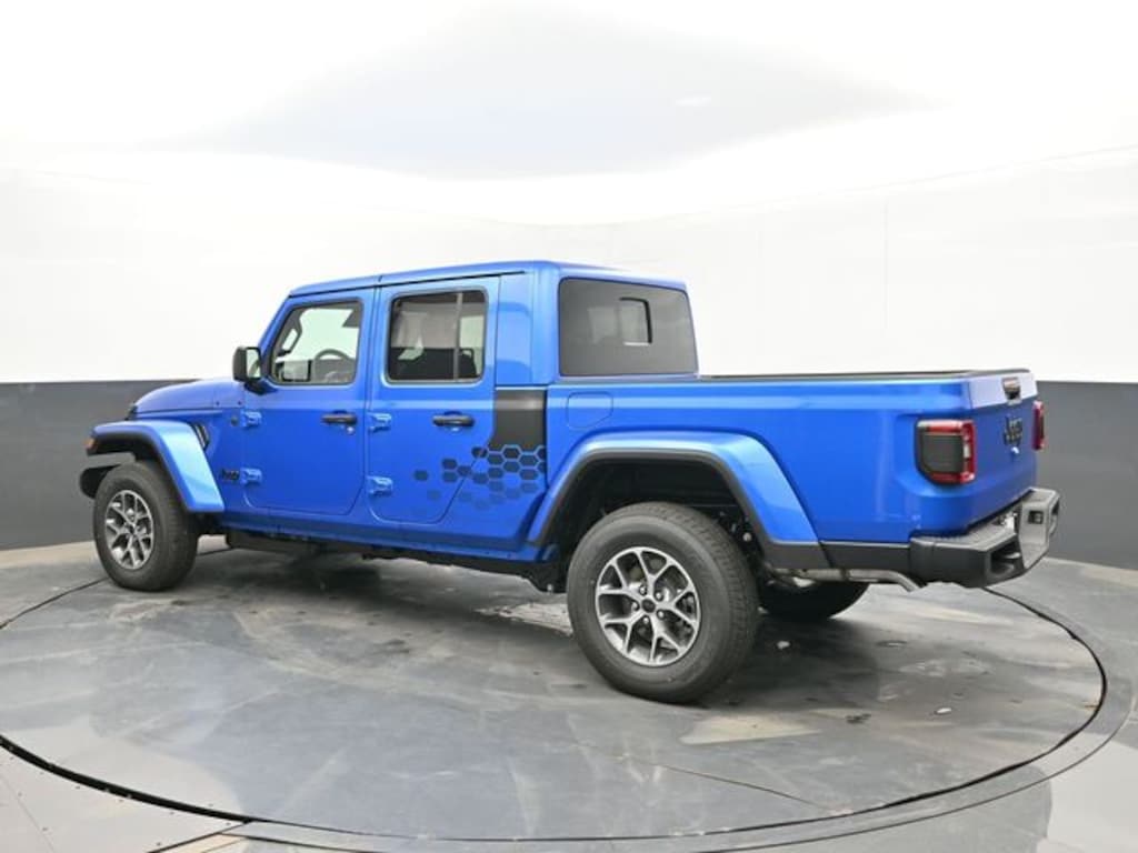 New 2026 Jeep Gladiator SPORT S 4X4 Pickup