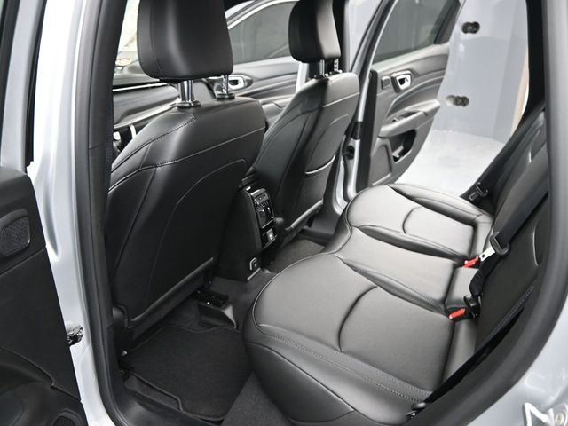 2025 Jeep Compass Limited - Photo 13