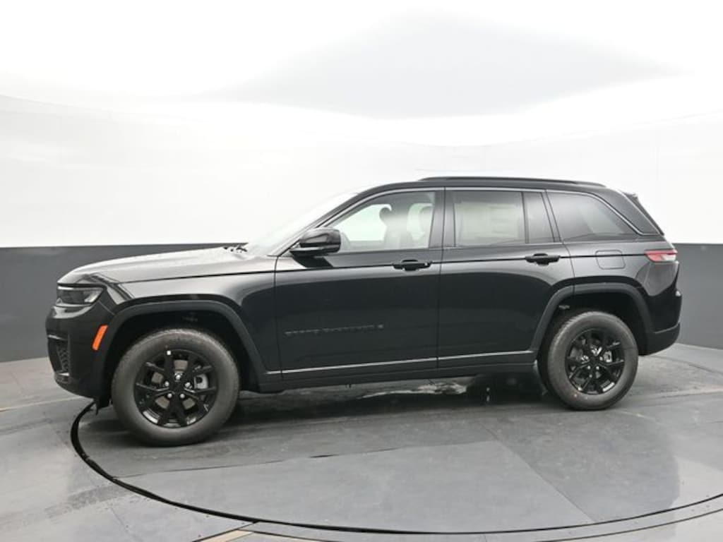 New 2026 Jeep Grand Cherokee Laredo Altitude Sport Utility