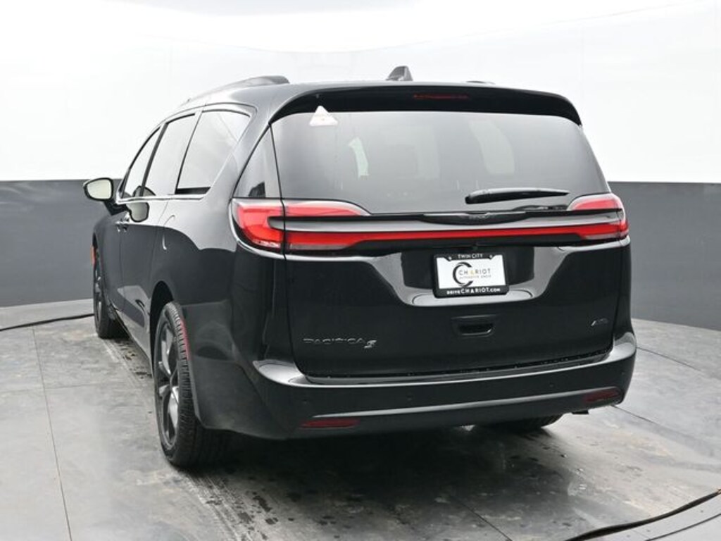 New 2026 Chrysler Pacifica SELECT AWD Passenger Van
