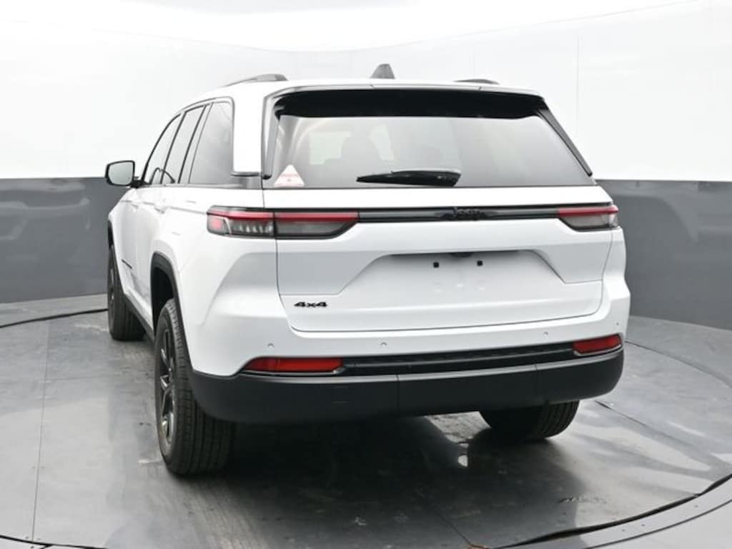 New 2025 Jeep Grand Cherokee Laredo Sport Utility