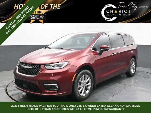 2023 Chrysler Pacifica Touring L AWD's photo