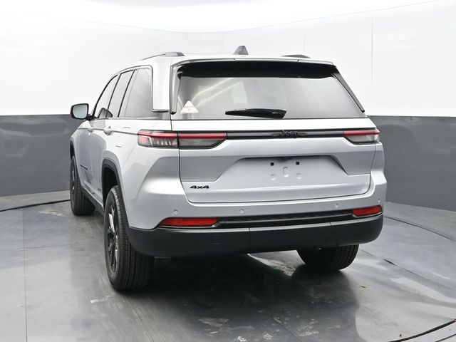 2025 Jeep Grand Cherokee Laredo Altitude photo 3