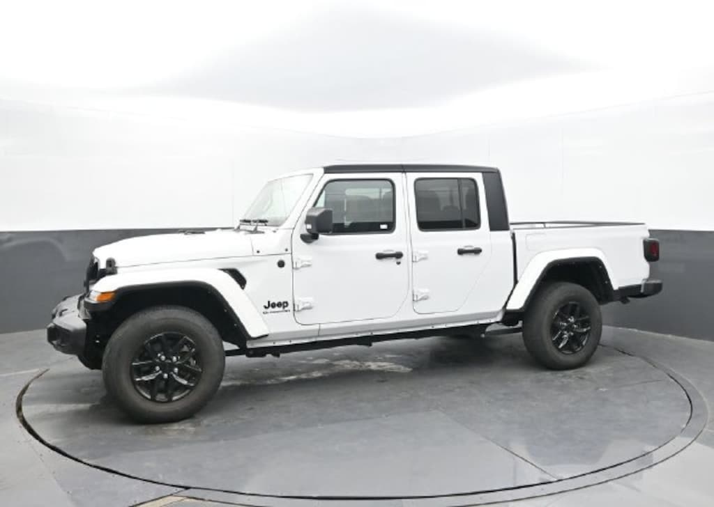 Used 2022 Jeep Gladiator Sport Truck
