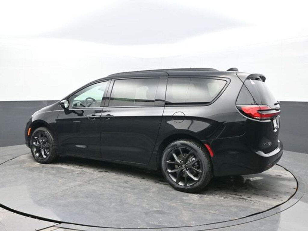 New 2026 Chrysler Pacifica SELECT AWD Passenger Van