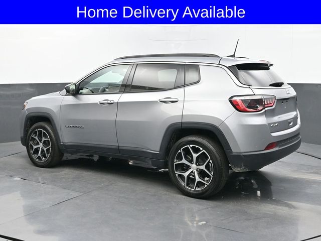 2024 Jeep Compass Latitude photo 3