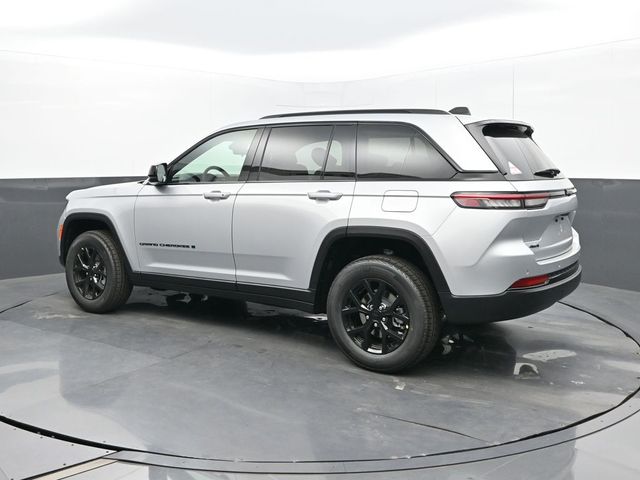 2025 Jeep Grand Cherokee Laredo Altitude photo 2