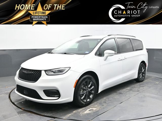 2021 Chrysler Pacifica Touring L's photo